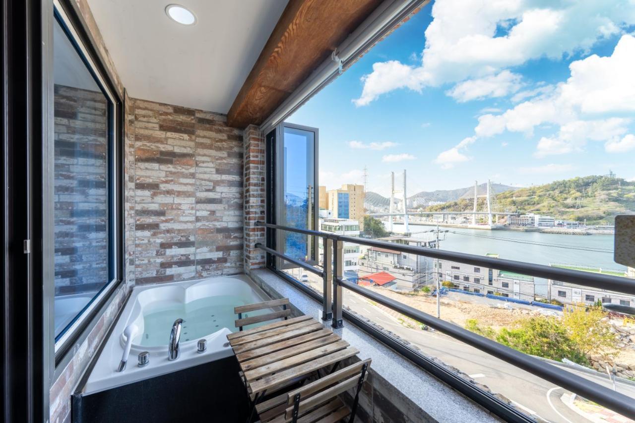 Yeosu View Foret Pension Екстериор снимка
