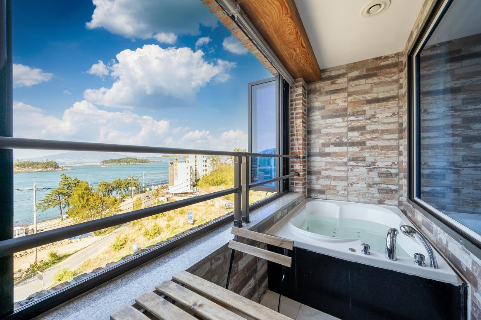 Yeosu View Foret Pension Екстериор снимка