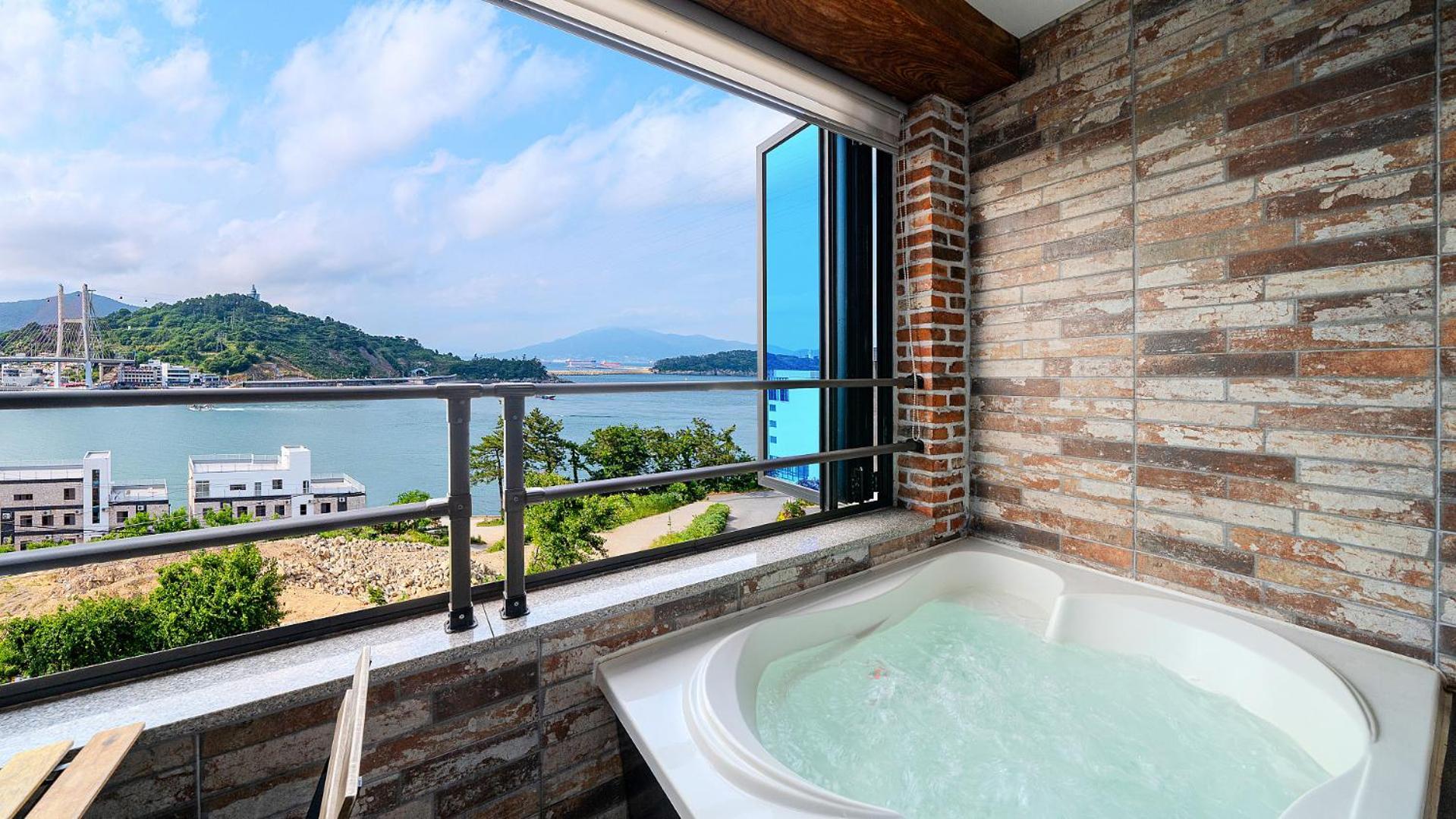 Yeosu View Foret Pension Екстериор снимка